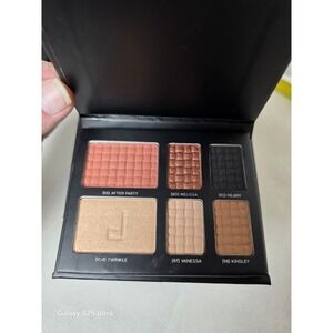 New Sealed Doucce On the Go Palette 4 Eye Shadow 1 Blush 1 Highlighter Sealed